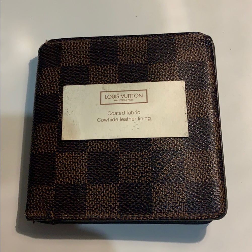 Louis Vuitton Men’s Wallet - Picture 4 of 4